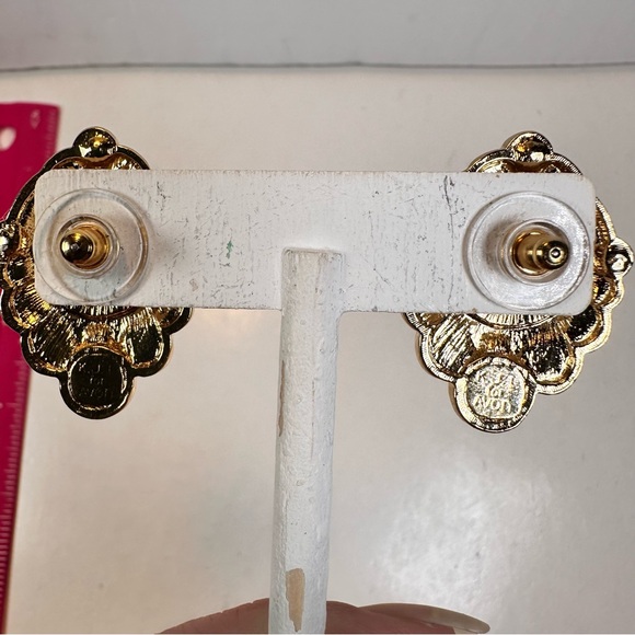 Kenneth J. lane for Avon faux pearl gold tone pierced earrings - Picture 5 of 7